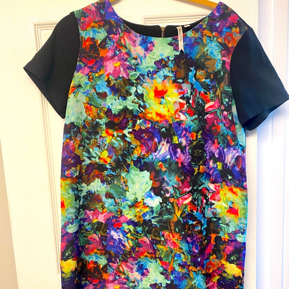Beautiful mosaic like dress, knee length